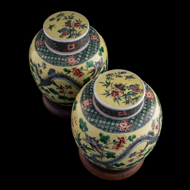 十九世紀晚 黃地五彩龍紋蓋罐一對 | A pair of Chinese yellow-ground wucai dragon covered jars, late 19th century - 图5