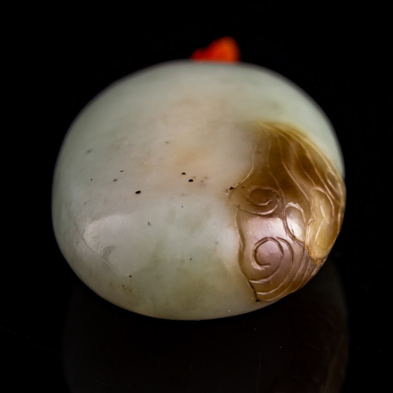 十九世紀早 糖玉巧雕鼻烟壺 | A Chinese brown jade snuff bottle, early 19th century - 图6