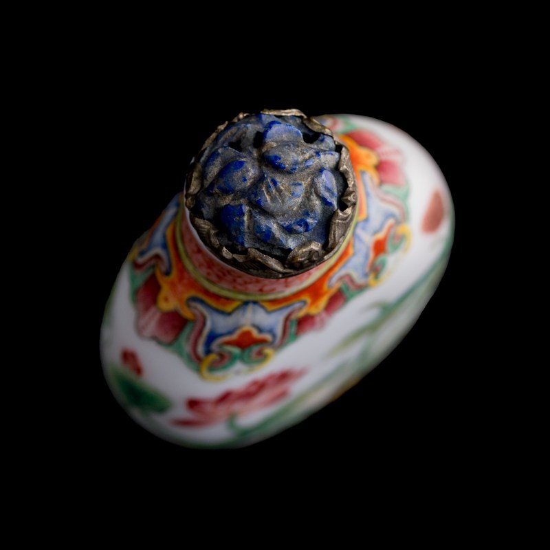 清乾隆 料胎畫珐琅荷塘鴛鴦圖鼻烟壺（附盒） | A Chinese enameled glass 'lotus pond and Mandarin duck' snuff bottle, Qianlong period, Qing dynasty - 图5