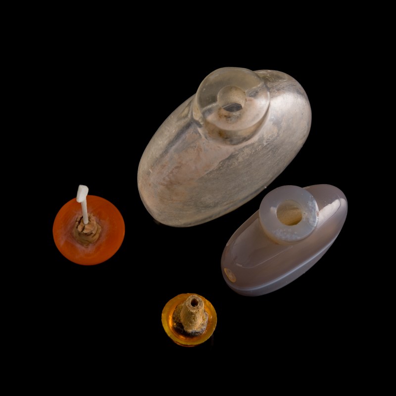 十八/十九世紀 瑪瑙及水晶鼻烟壺 | A Chinese agate and a crystal snuff bottle, 18th/19th century - 图8