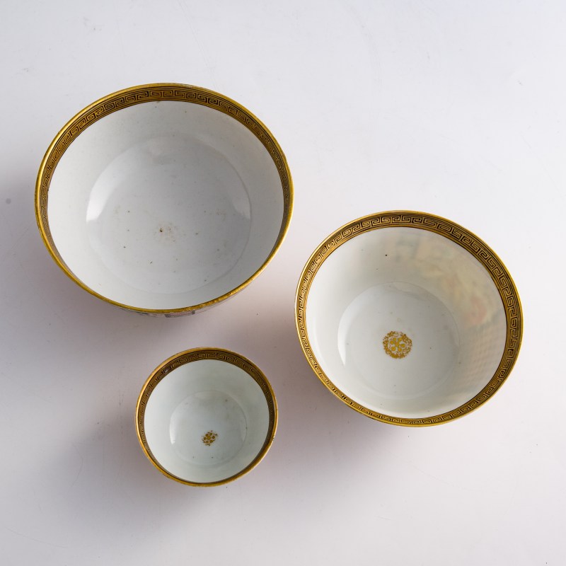 十九世紀早 外銷錦地描金開窗粉彩人物茶具一組 | A set of Chinese export brocade-pattern-ground famille rose tea ware, early 19th century - 图18