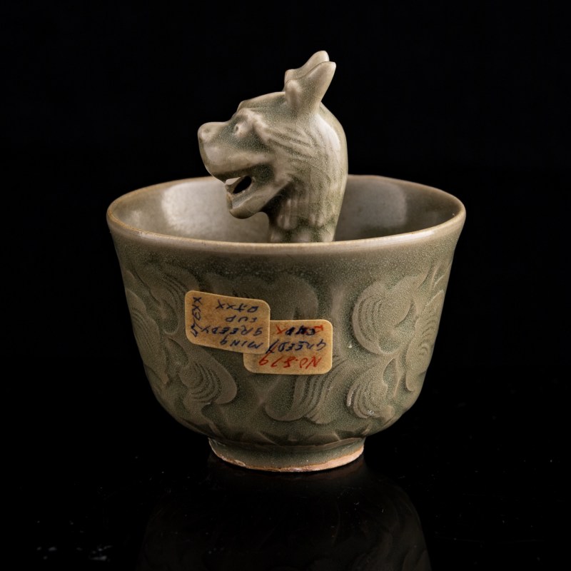 宋代/元代 耀州窑劃花公道杯 | A Chinese carved Yaozhou celadon Gongdao cup, Song/Yuan dynasty - 图5