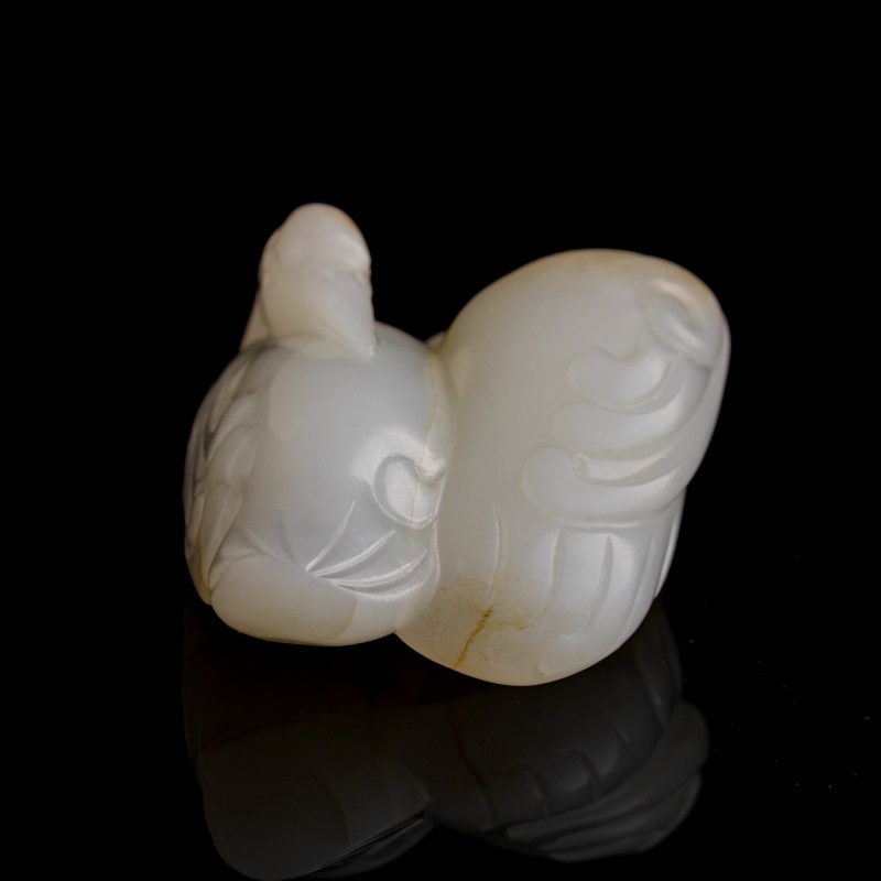 十八世紀 白玉鴛鴦挂墜 | A Chinese white jade mandarin duck-form ornament, 18th century - 图5
