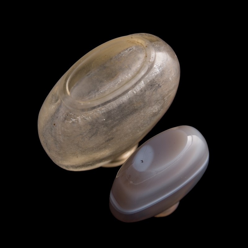 十八/十九世紀 瑪瑙及水晶鼻烟壺 | A Chinese agate and a crystal snuff bottle, 18th/19th century - 图9