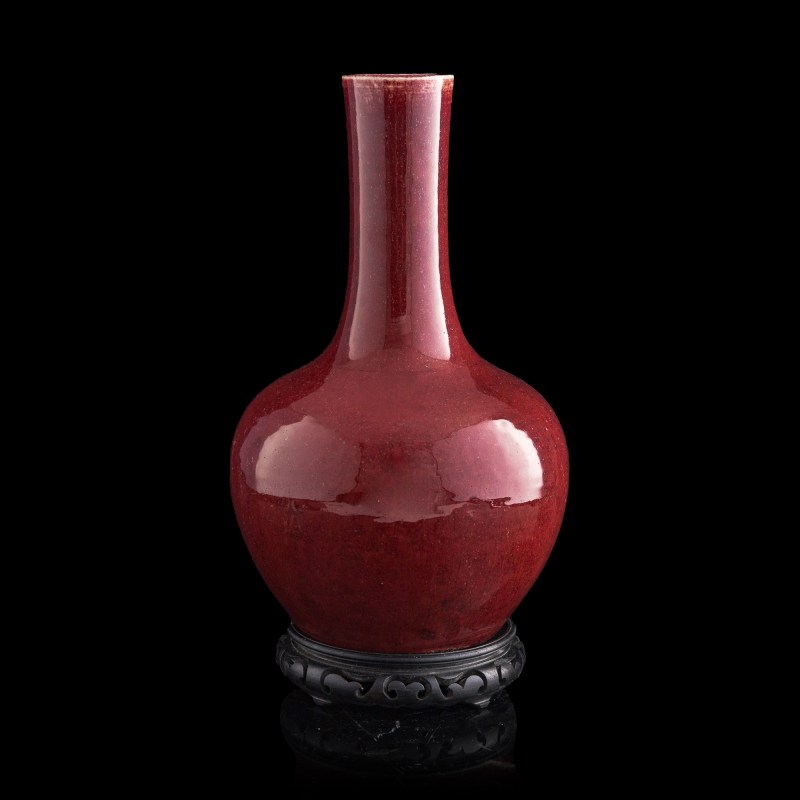 十九世紀早 紅釉天球瓶（附木座） | A Chinese red-glazed tianqiuping vase, early 19th century - 图4