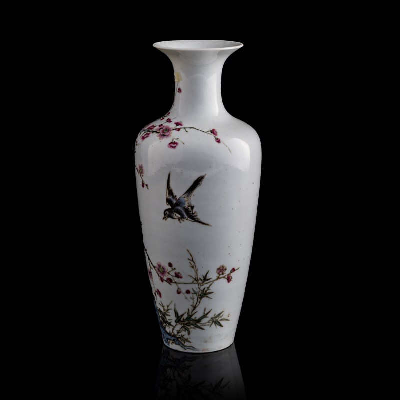 民國 粉彩喜鵲登梅瓶 | A Chinese famille rose 'Magpies and Prunus' vase, Republic period - 图2