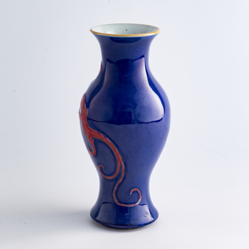 十九世紀 霽藍釉礬紅龍紋瓶 | A Chinese blue-glazed iron-red 'dragon' vase, 19th century - 图2