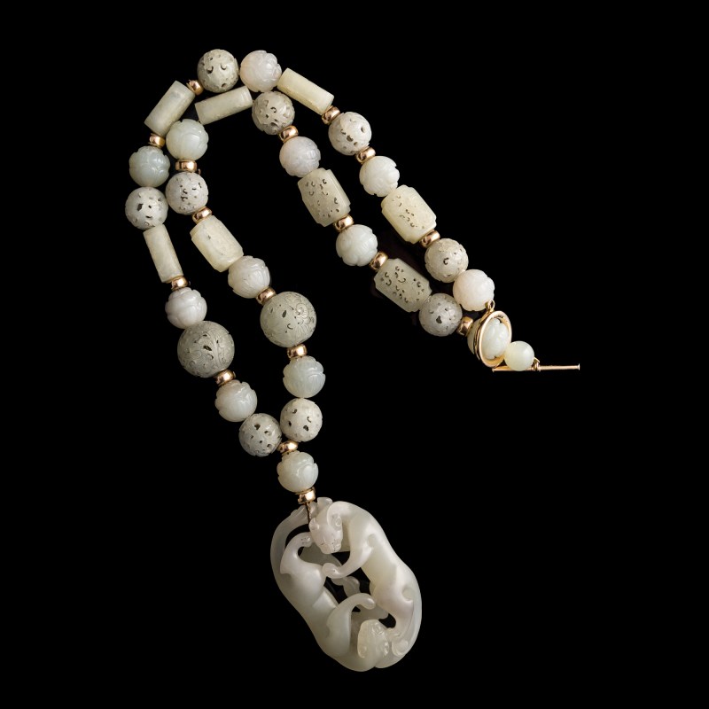 清代 白玉鏤雕珠鏈挂雙歡 | A Chinese white jade openwork chain pendant, Qing dynasty - 图2