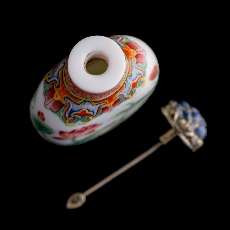 清乾隆 料胎畫珐琅荷塘鴛鴦圖鼻烟壺（附盒） | A Chinese enameled glass 'lotus pond and Mandarin duck' snuff bottle, Qianlong period, Qing dynasty - 图6