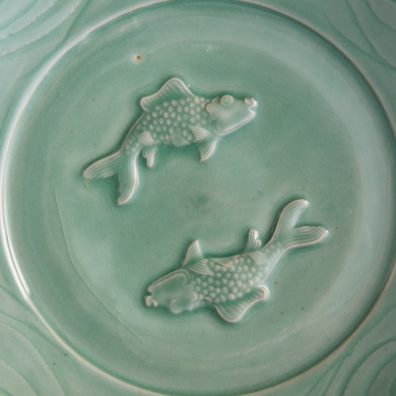 龍泉窑青釉雙魚折沿大盤 | A Chinese Longquan celadon 'twin fish' charger with everted rim - 图6