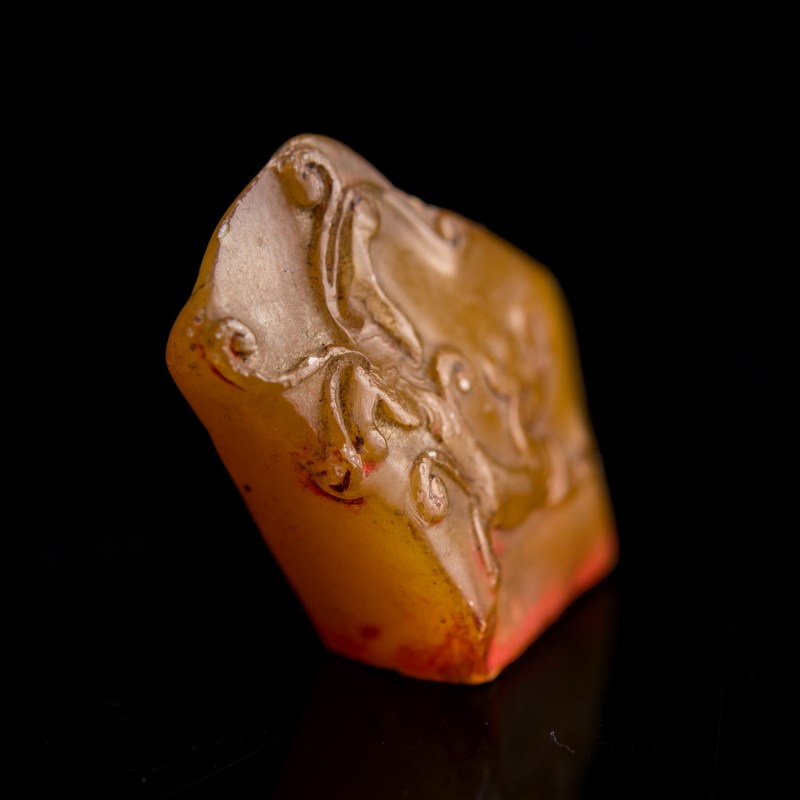 清代/民國 可能田黃雕螭龍印章 | A Chinese 'chilong' seal, possibly Tianhuang stone, Qing dynasty/Republic period - 图4