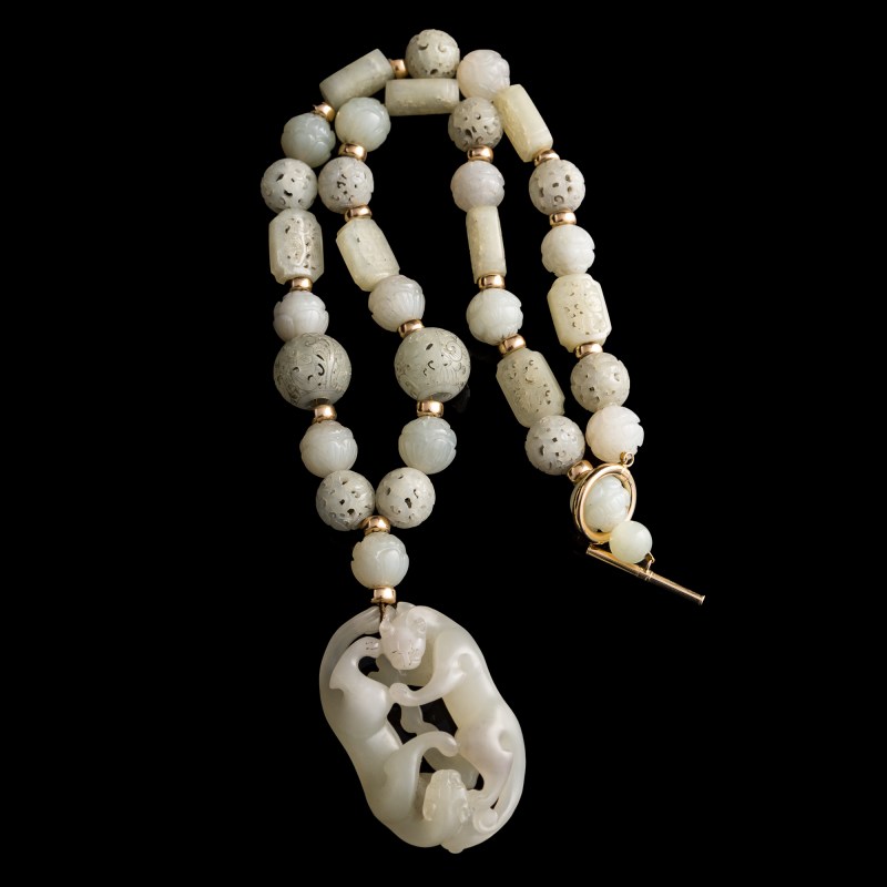 清代 白玉鏤雕珠鏈挂雙歡 | A Chinese white jade openwork chain pendant, Qing dynasty - 图3
