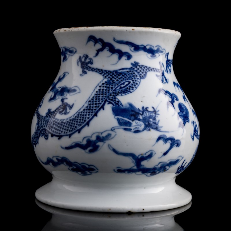 十九世紀 青花龍紋幾座 | A Chinese blue and white 'dragon' base, 19th century - 图5