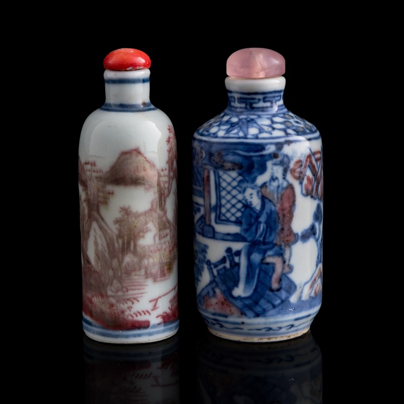 十九世紀 青花釉裏紅鼻烟壺兩隻 | Two Chinese blue and underglaze-red snuff bottles, 19th century