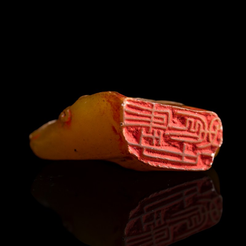 清代/民國 可能田黃雕螭龍印章 | A Chinese 'chilong' seal, possibly Tianhuang stone, Qing dynasty/Republic period - 图5