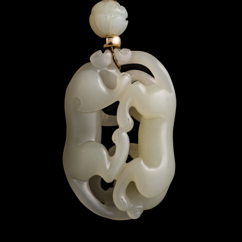 清代 白玉鏤雕珠鏈挂雙歡 | A Chinese white jade openwork chain pendant, Qing dynasty - 图5