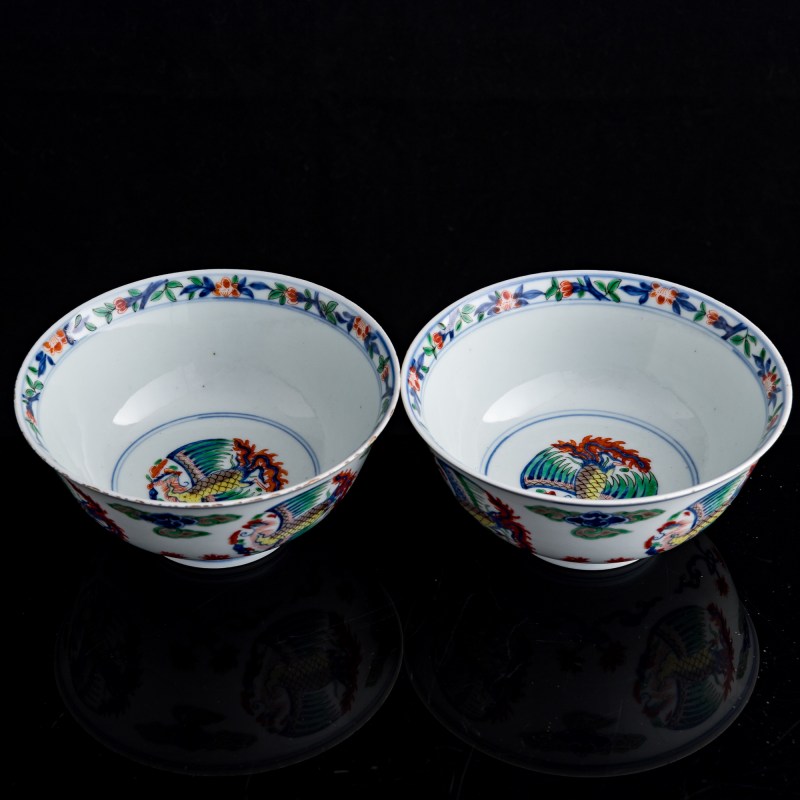清康熙 瑞麓山房款青花五彩團鳳紋碗一對（附原配木盒） | A pair of Chinese blue and wucai 'phoenix' bowls, Kangxi period, Qing dynasty - 图6