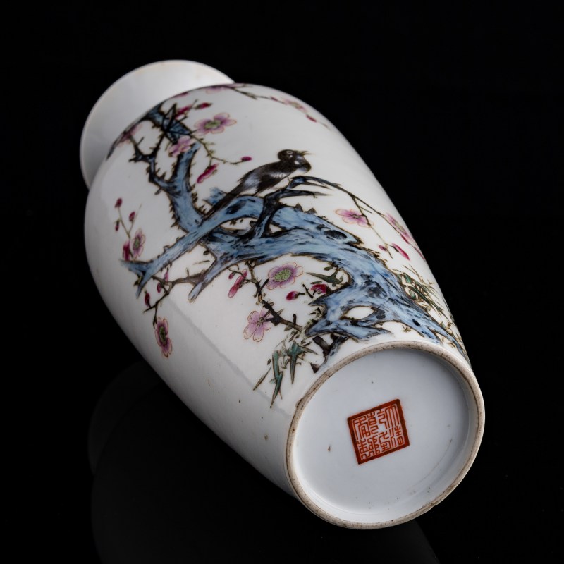 民國 粉彩喜鵲登梅瓶 | A Chinese famille rose 'Magpies and Prunus' vase, Republic period - 图7