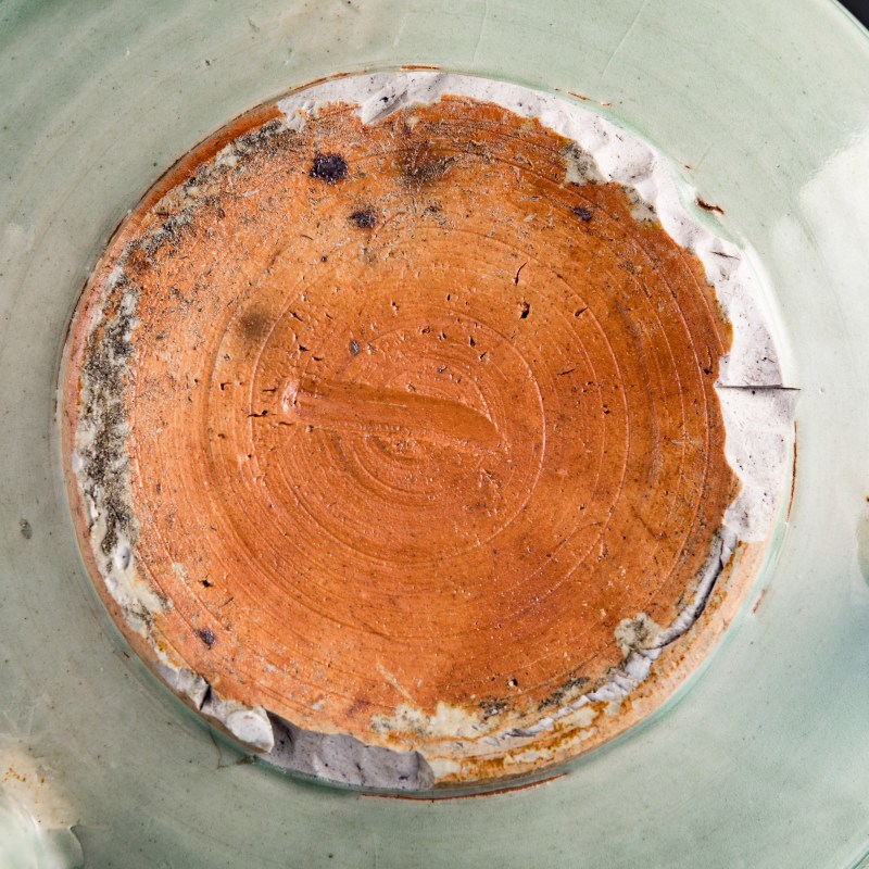 明代 龍泉窑花卉八卦紋三足爐 | A Chinese Longquan celadon floral and bagua tripod censer, Ming dynasty - 图8