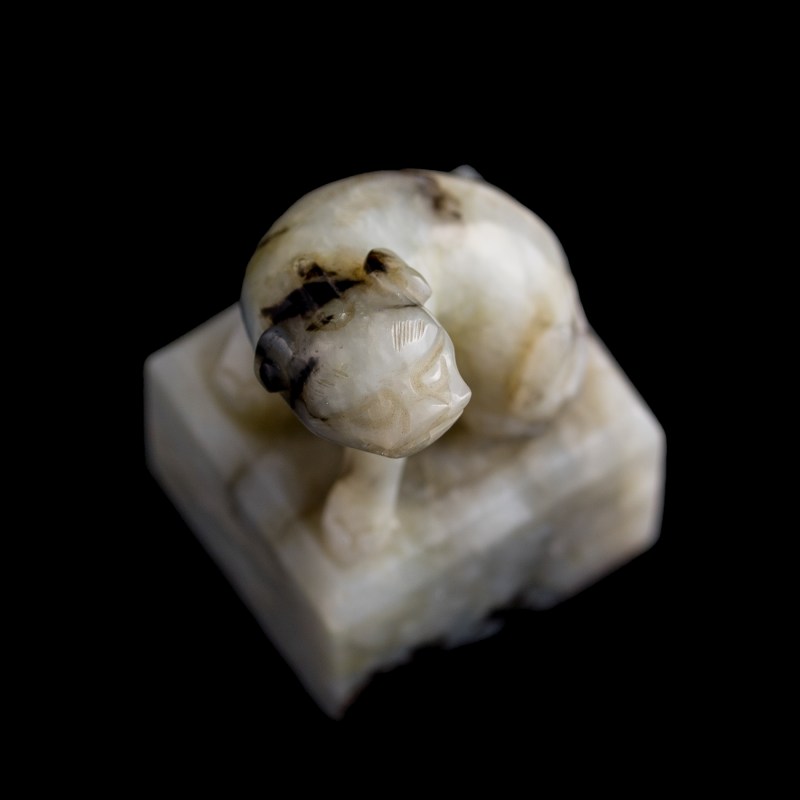 明代 玉雕獸鈕印章 | A Chinese jade seal with beast finial, Ming dynasty - 图8