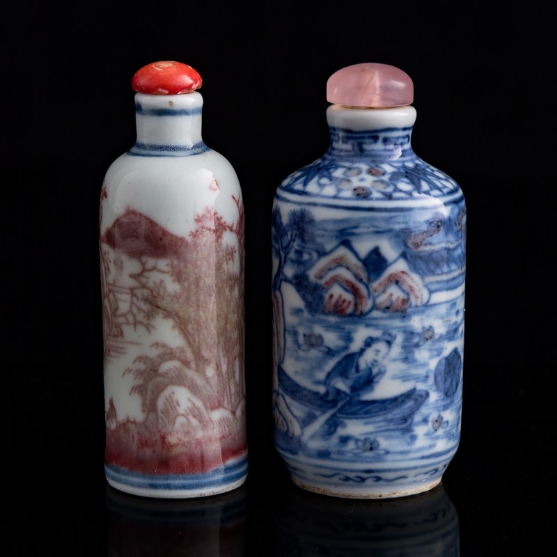 十九世紀 青花釉裏紅鼻烟壺兩隻 | Two Chinese blue and underglaze-red snuff bottles, 19th century - 图3