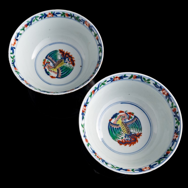 清康熙 瑞麓山房款青花五彩團鳳紋碗一對（附原配木盒） | A pair of Chinese blue and wucai 'phoenix' bowls, Kangxi period, Qing dynasty - 图7
