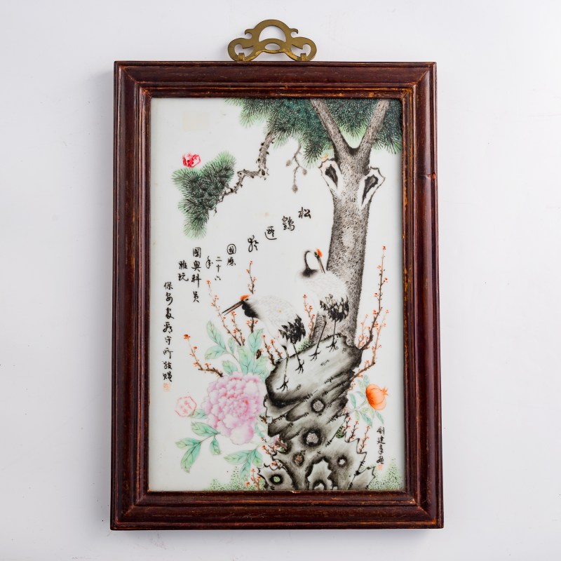 民國 墨彩及粉彩瓷板兩塊 | Two Chinese grisaille and famille rose porcelain plaques, Republic period - 图2
