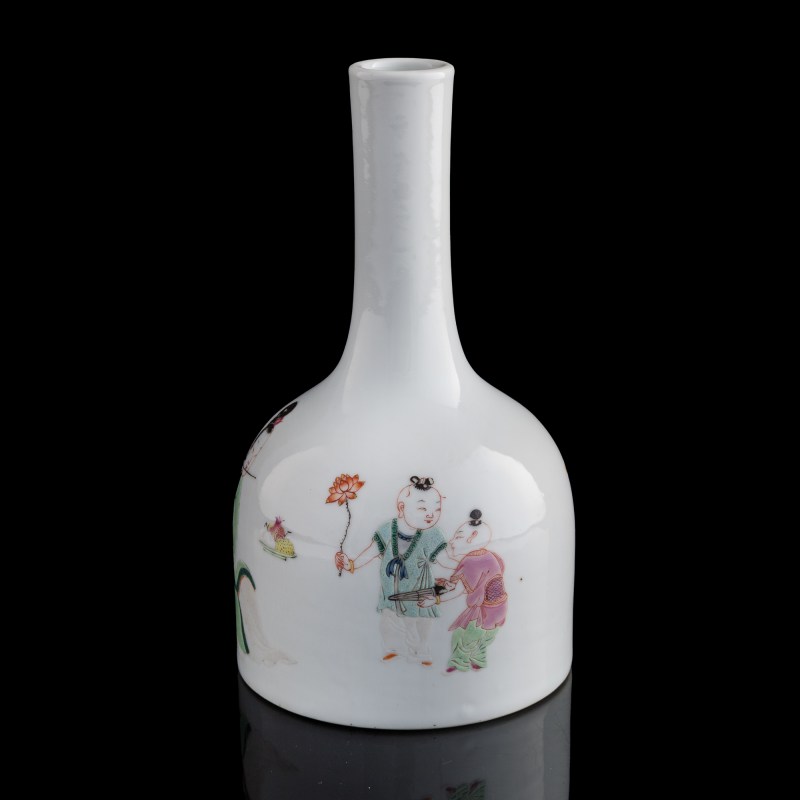 清雍正 粉彩仕女搖鈴尊 | A Chinese famille rose bell-shaped zun, Yongzheng period, Qing dynasty - 图2