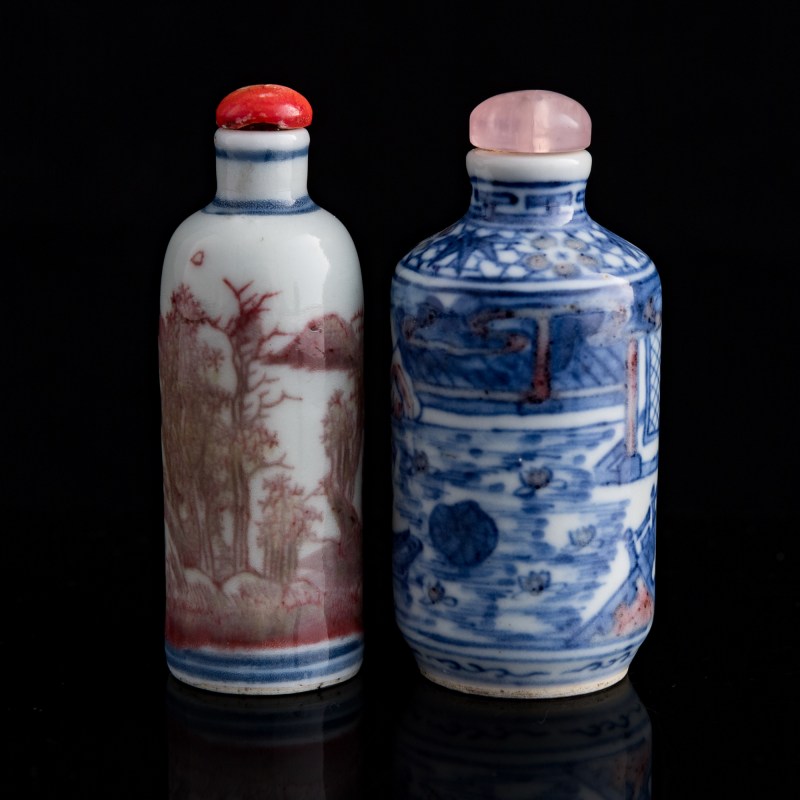 十九世紀 青花釉裏紅鼻烟壺兩隻 | Two Chinese blue and underglaze-red snuff bottles, 19th century - 图4