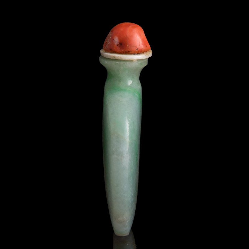 清代 翡翠鼻烟壺 | A Chinese jadeite snuff bottle, Qing dynasty - 图2