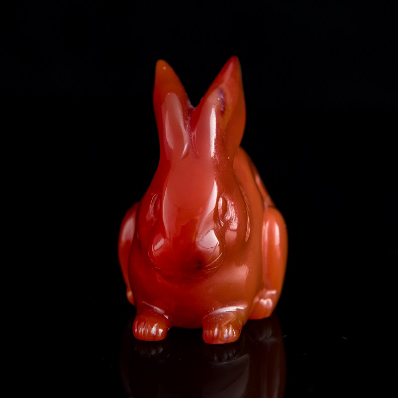 十八世紀 瑪瑙臥兔 | A Chinese agate carving of a rabbit, 18th century - 图5