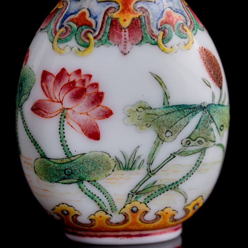清乾隆 料胎畫珐琅荷塘鴛鴦圖鼻烟壺（附盒） | A Chinese enameled glass 'lotus pond and Mandarin duck' snuff bottle, Qianlong period, Qing dynasty - 图11
