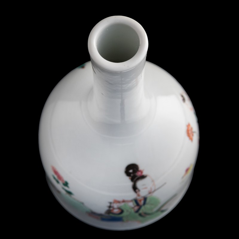 清雍正 粉彩仕女搖鈴尊 | A Chinese famille rose bell-shaped zun, Yongzheng period, Qing dynasty - 图5