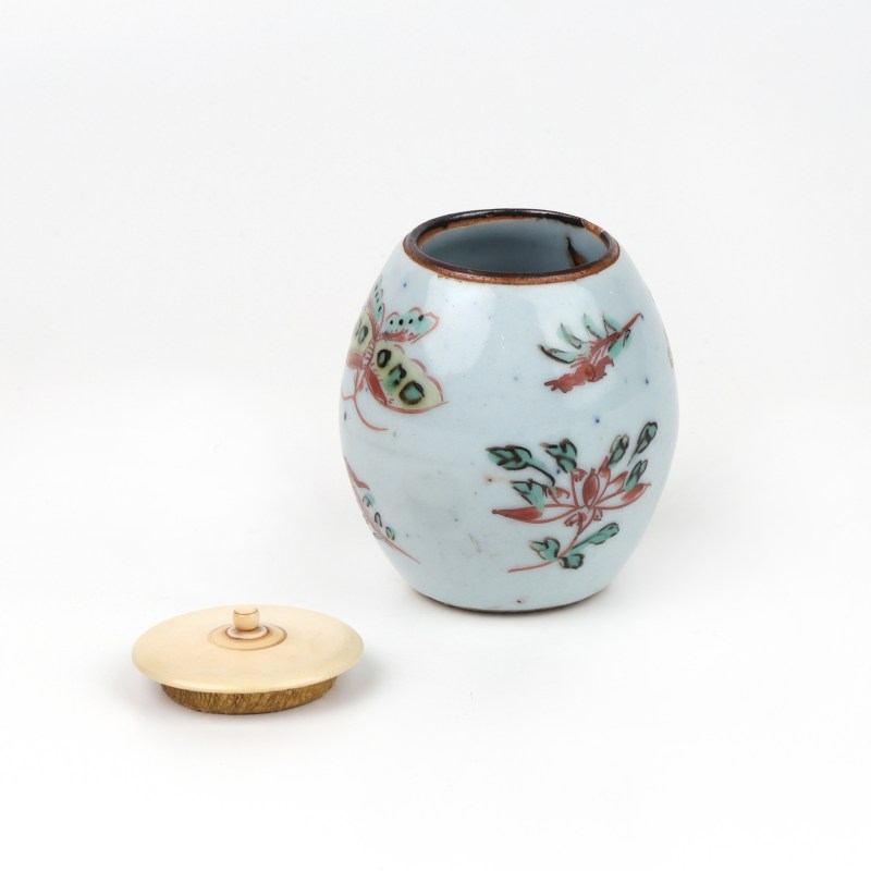明崇祯 五彩花蝶纹小茶叶罐 - 图3