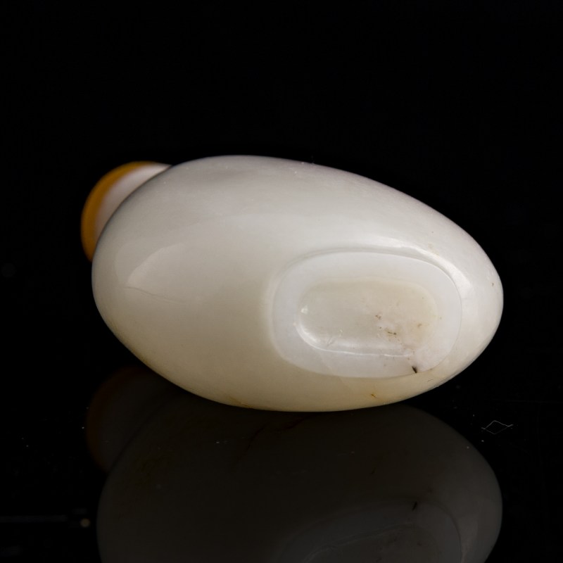十九世紀早 白玉留皮鼻烟壺 | A Chinese white jade russet-skin snuff bottle, early 19th century - 图7
