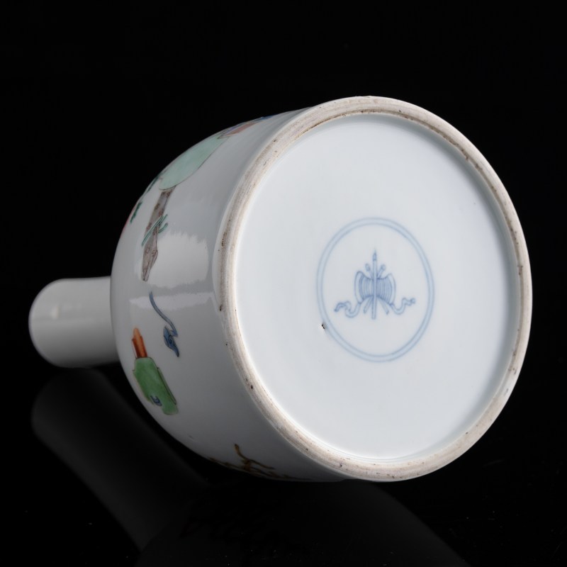 清雍正 粉彩仕女搖鈴尊 | A Chinese famille rose bell-shaped zun, Yongzheng period, Qing dynasty - 图7