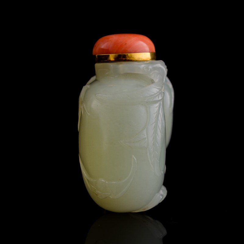 十八世紀 白玉雕桃形鼻烟壺 | A Chinese white jade peach-form snuff bottle, 18th century - 图4
