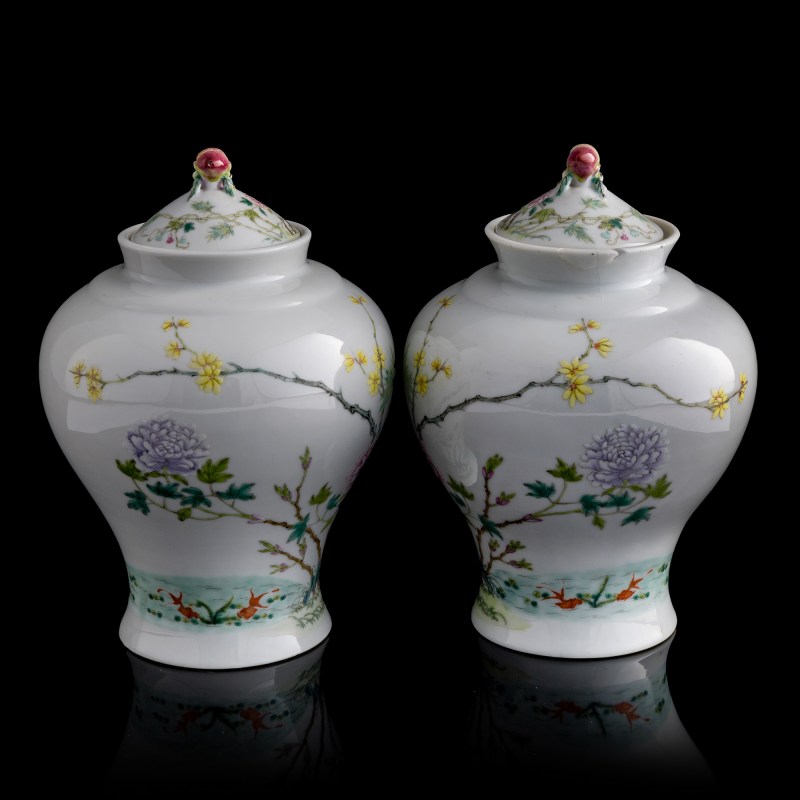 民國 粉彩花鳥蓋罐一對 | A pair of Chinese famille rose bird and flower jars, Republic period - 图2