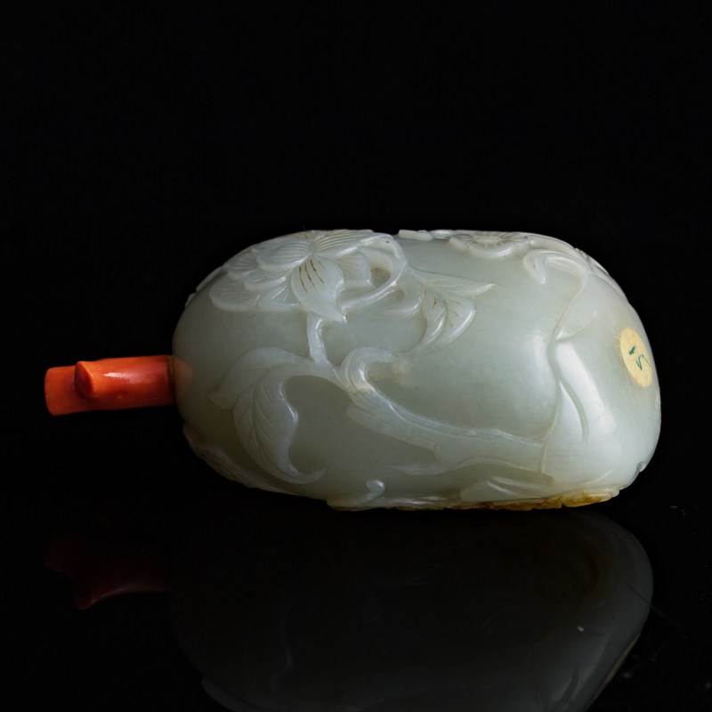 清代 白玉雕花卉瓜形鼻烟壺 | A Chinese white jade melon-form floral snuff bottle, Qing dynasty - 图5
