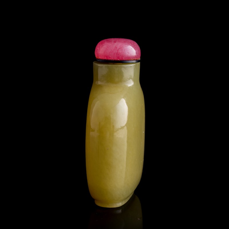 十八世紀 黃玉雕蝠紋鼻烟壺 | A Chinese yellow jade 'bat' snuff bottle, 18th century - 图3