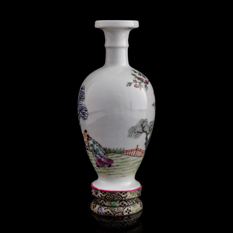 民國 粉彩嬰戲瓶（附原配錦座） | A Chinese famille rose 'boys' vase, Republic period - 图2