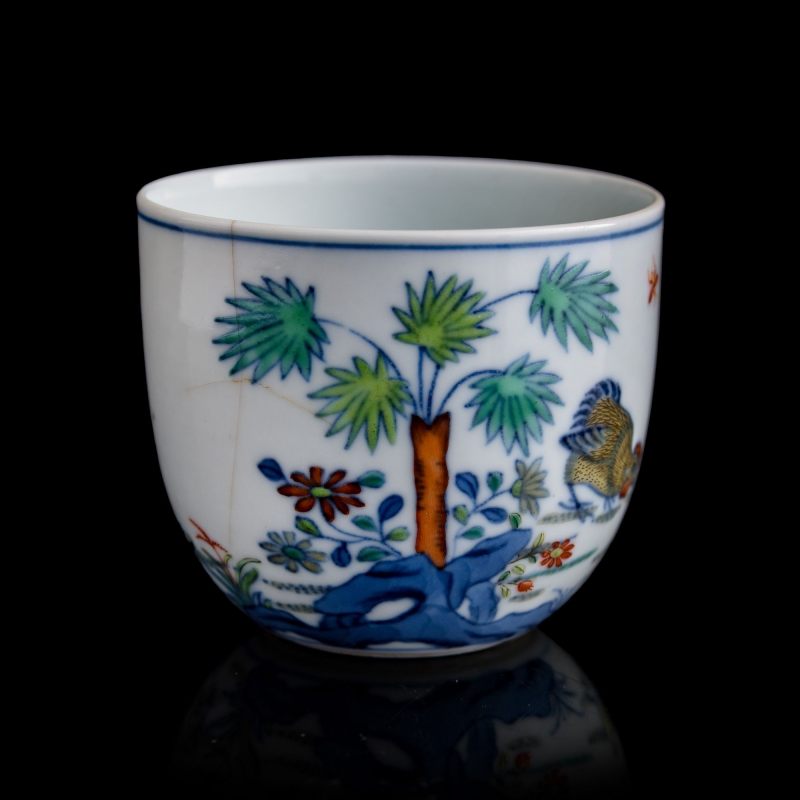 十八世紀 鬥彩鶏缸杯 | A Chinese doucai 'chicken' cup, 18th century - 图2