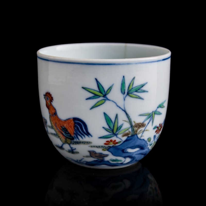 十八世紀 鬥彩鶏缸杯 | A Chinese doucai 'chicken' cup, 18th century - 图3
