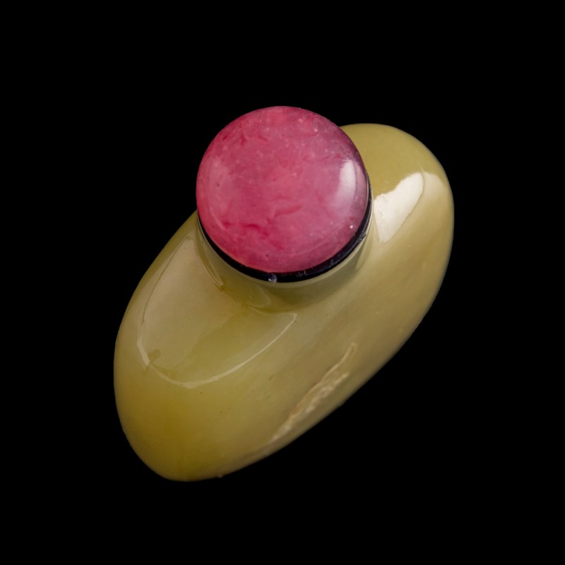 十八世紀 黃玉雕蝠紋鼻烟壺 | A Chinese yellow jade 'bat' snuff bottle, 18th century - 图4