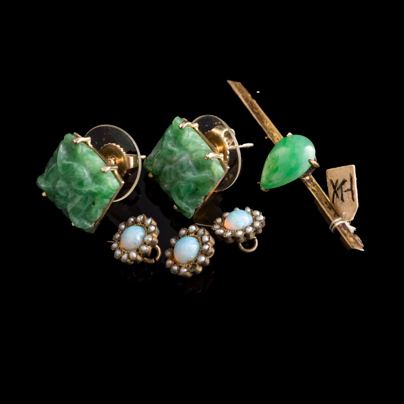 清代/民國 翡翠及歐珀耳環胸針六件 | Six Chinese jadeite and opal earrings and brooches, Qing/Republic period - 图2