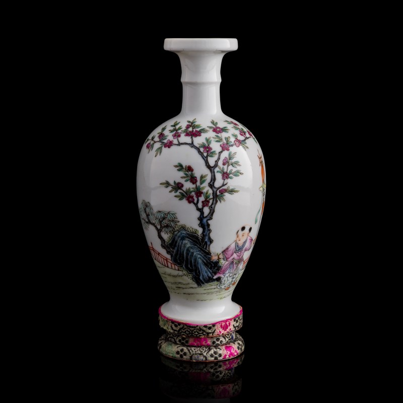 民國 粉彩嬰戲瓶（附原配錦座） | A Chinese famille rose 'boys' vase, Republic period - 图3