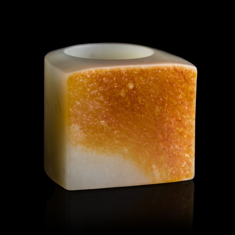 十八/十九世紀 白玉留皮扳指 | A Chinese white jade russet-skin archer's ring, 18th/19th century - 图1