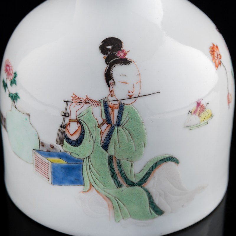 清雍正 粉彩仕女搖鈴尊 | A Chinese famille rose bell-shaped zun, Yongzheng period, Qing dynasty - 图8
