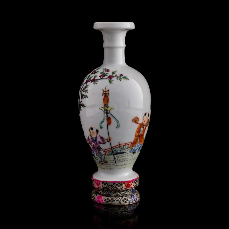 民國 粉彩嬰戲瓶（附原配錦座） | A Chinese famille rose 'boys' vase, Republic period - 图4