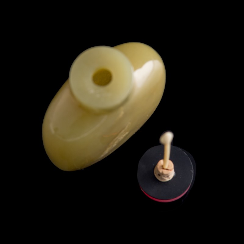 十八世紀 黃玉雕蝠紋鼻烟壺 | A Chinese yellow jade 'bat' snuff bottle, 18th century - 图5